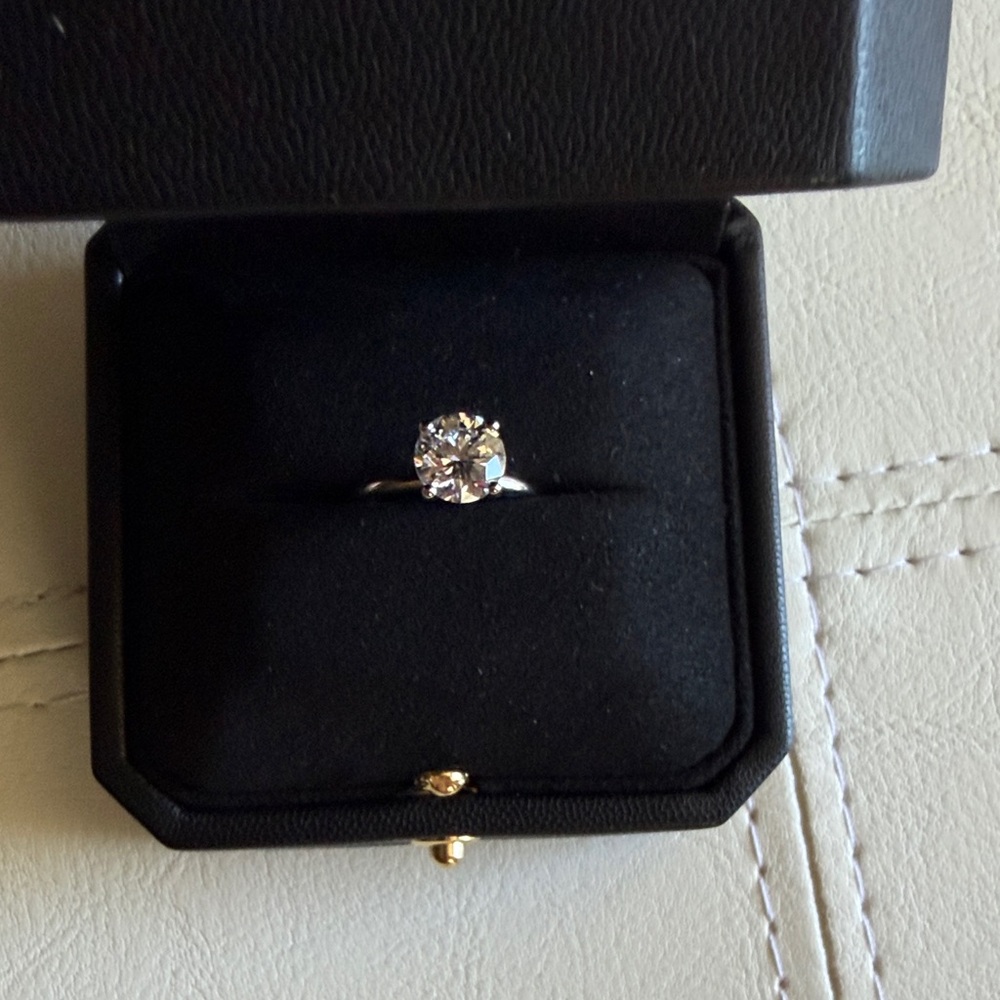 Ring Quince Platinum with Lab grown 1.55 carat Diamond size 4 1/2 can be sized, - Picture 3 of 4